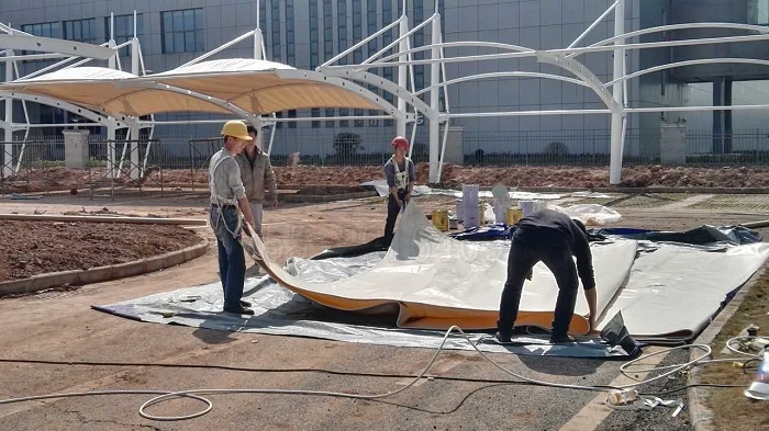 貴陽(yáng)卷煙廠南部膜結(jié)構(gòu)車棚裝膜那點(diǎn)事