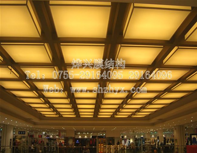 用膜結(jié)構(gòu)作裝飾的商場(chǎng)，逛得就是舒適